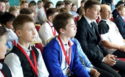 Хоккеисты южно-сахалинского «Кристалла» получили по заслугам